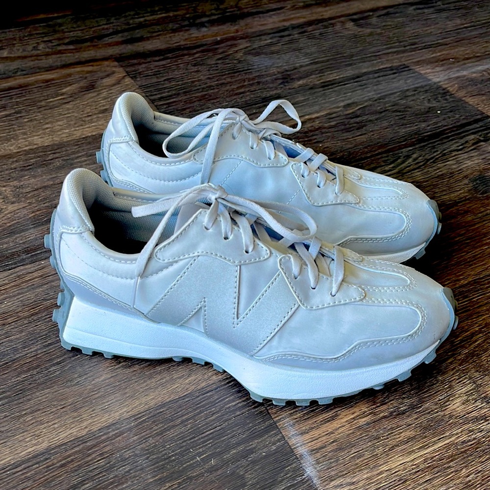 New Balance 327 RARE Silver
